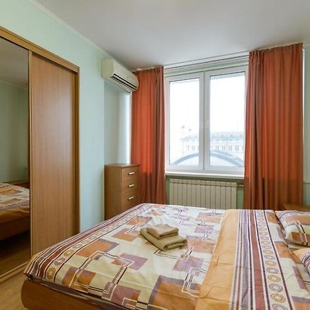 Апартаменти 3-Кімнатні Поруч З М. Театральна เคียฟ ภายนอก รูปภาพ